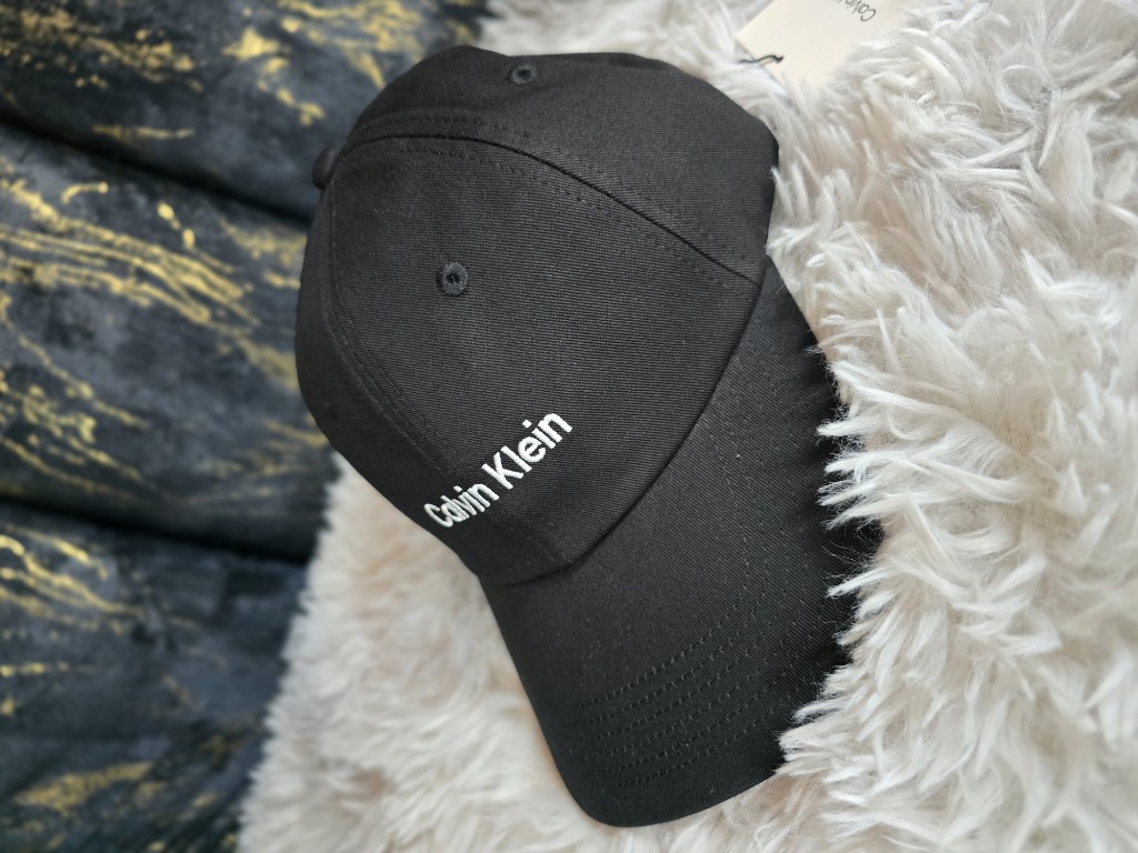 Calvin Klein Negra Broche