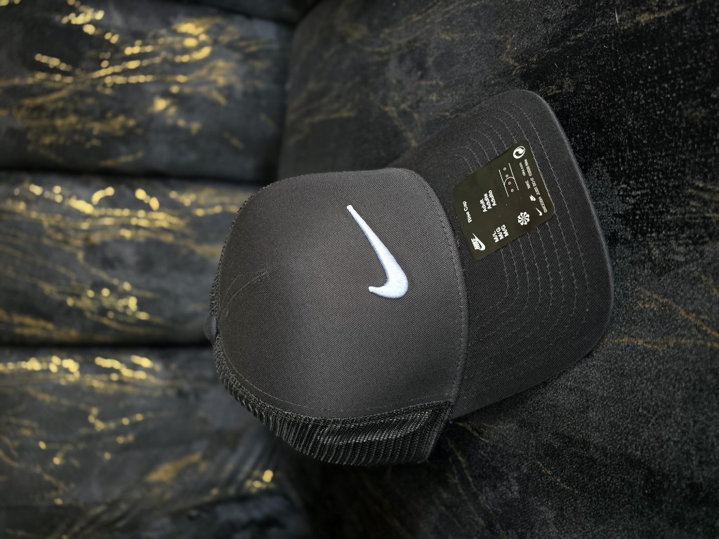 NIKE Trucker negra