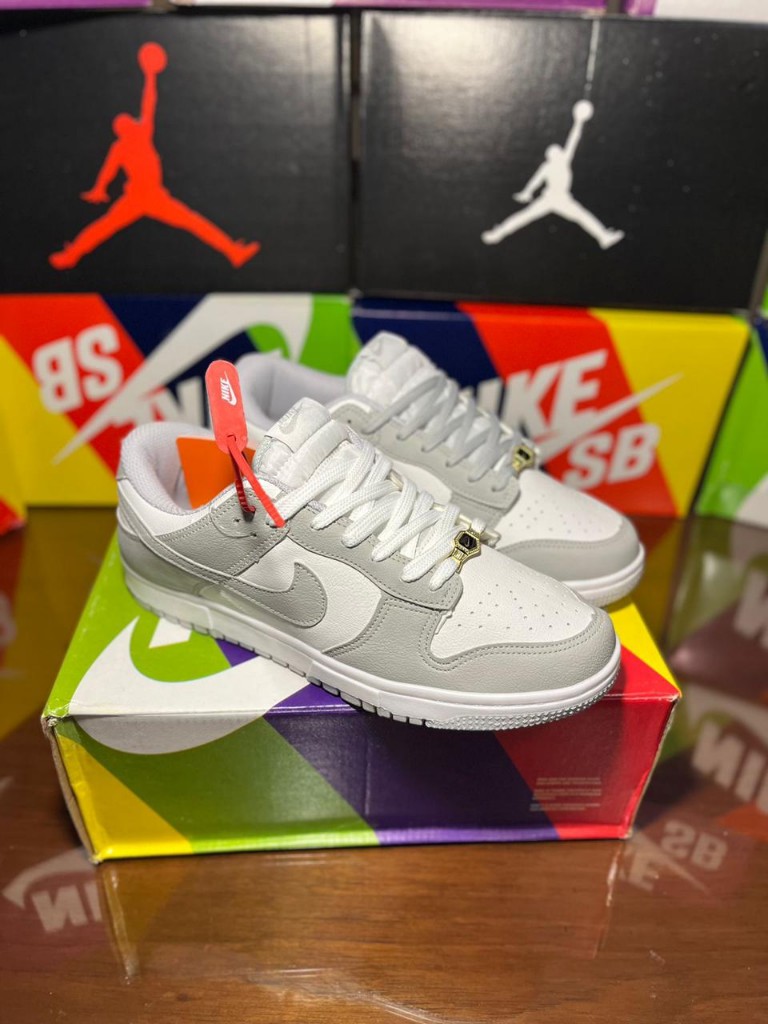 Nike SB blancas y gris