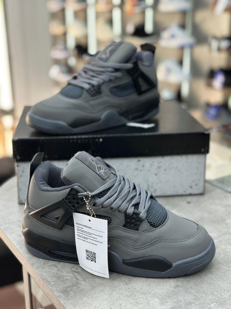 JORDAN RETRO GRISES