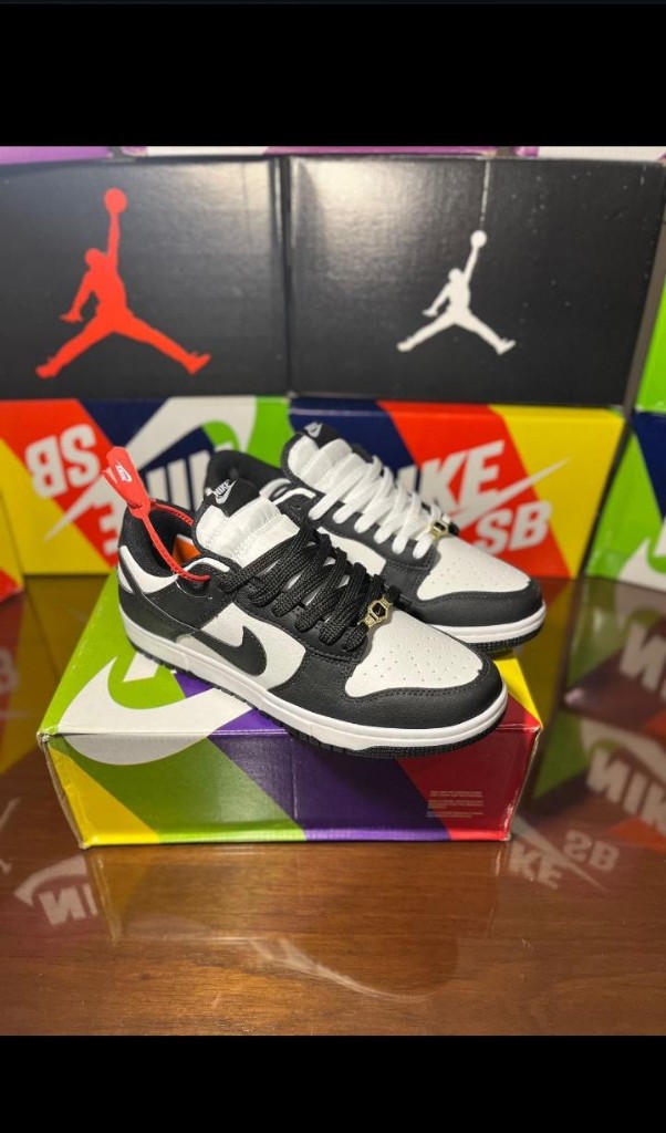 Nike SB Dunk Panda