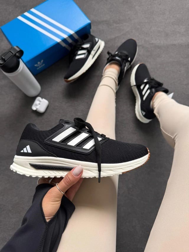 Adidas UltraBounce negras