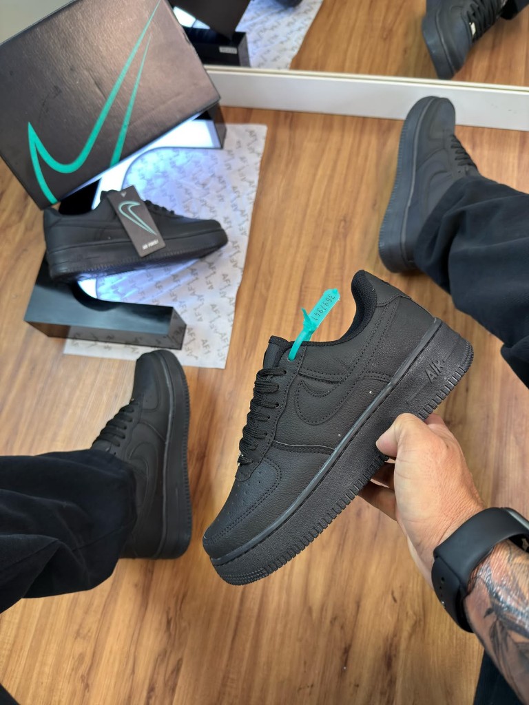Nike Air Force negras