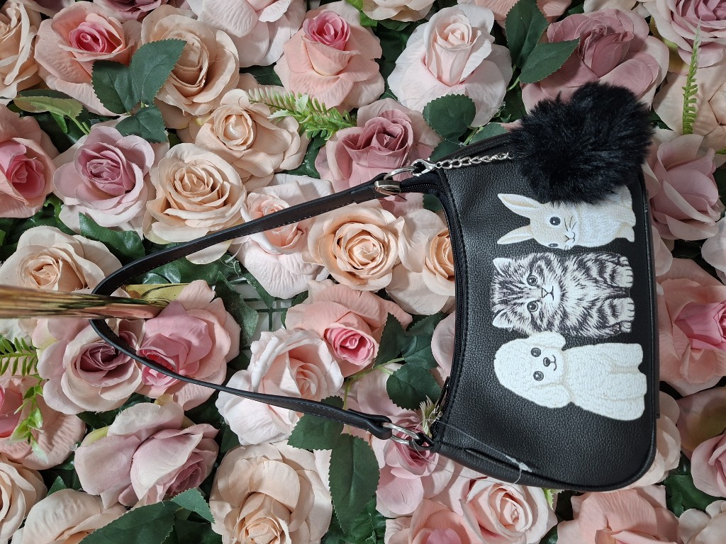Cartera pequeña oscura
