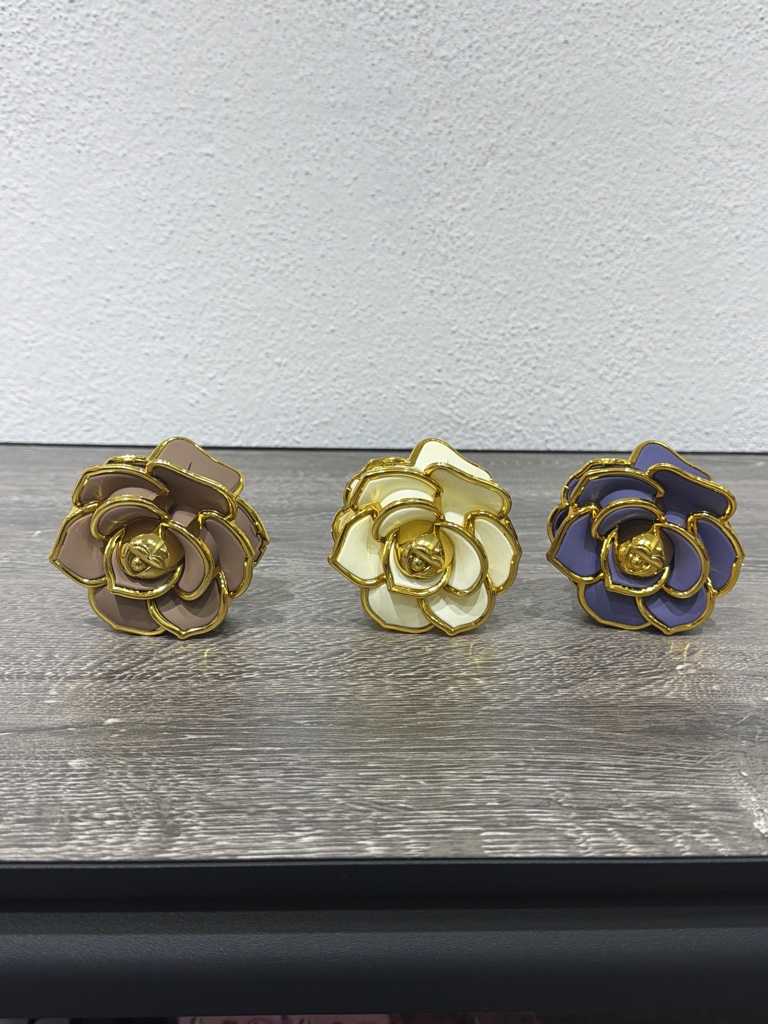 Flores mates con dorado