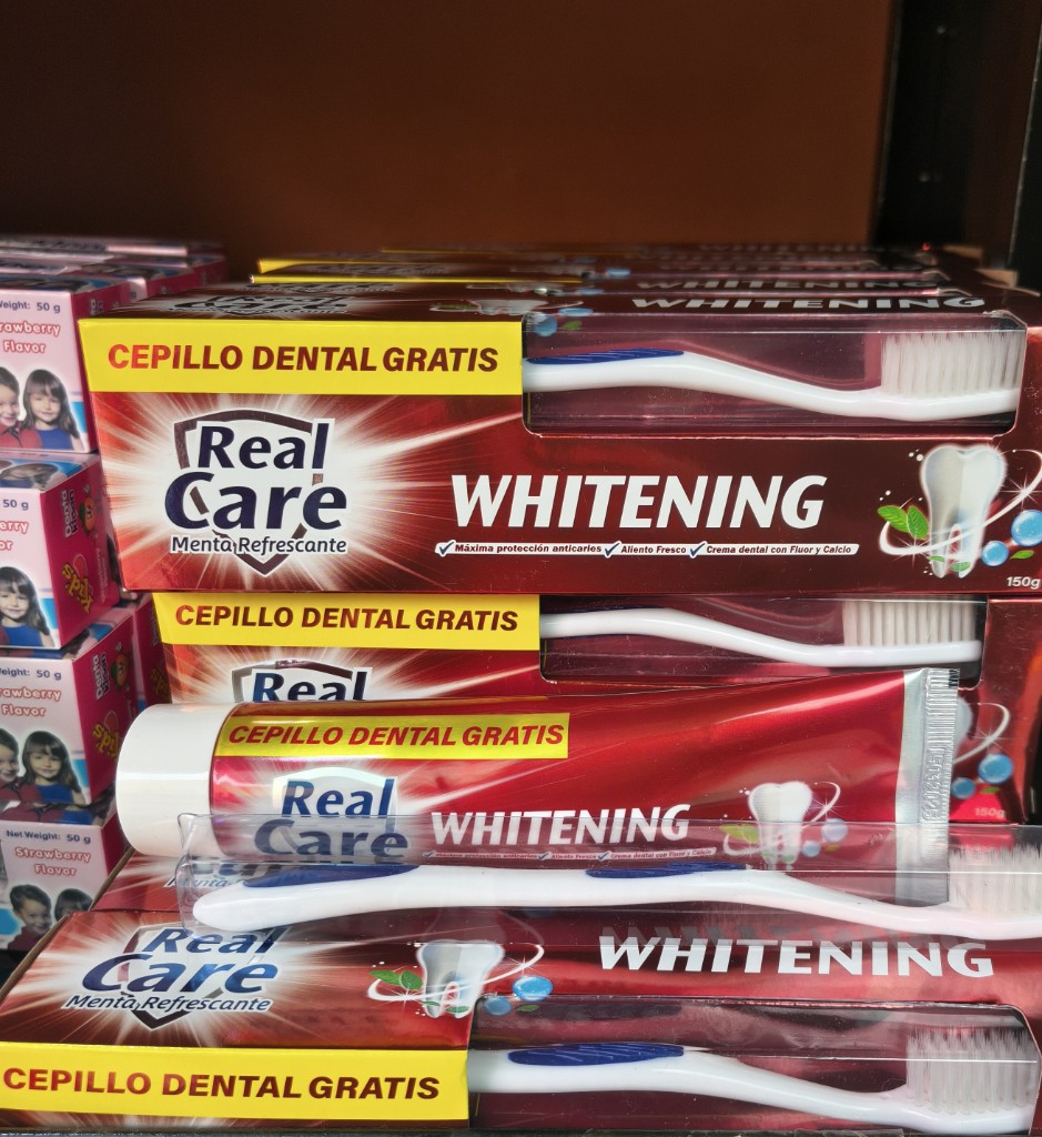 Pasta dental kit Real Care Whitening 150g + cepillo dental