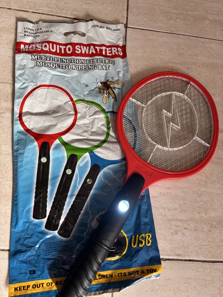 Raqueta mata mosquitos