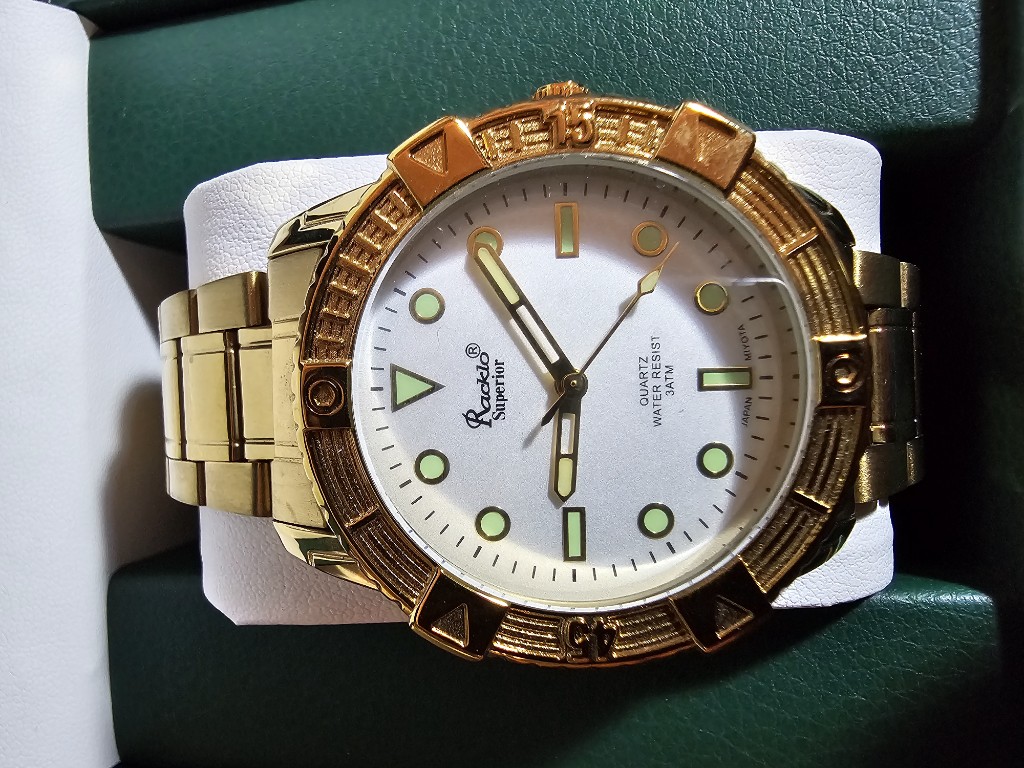 ⌚Reloj Metálico Dorado detalles Verdes
