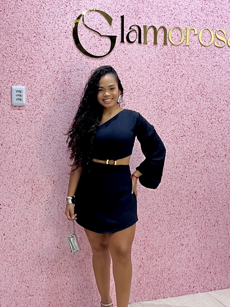 Vestido manga única com argola