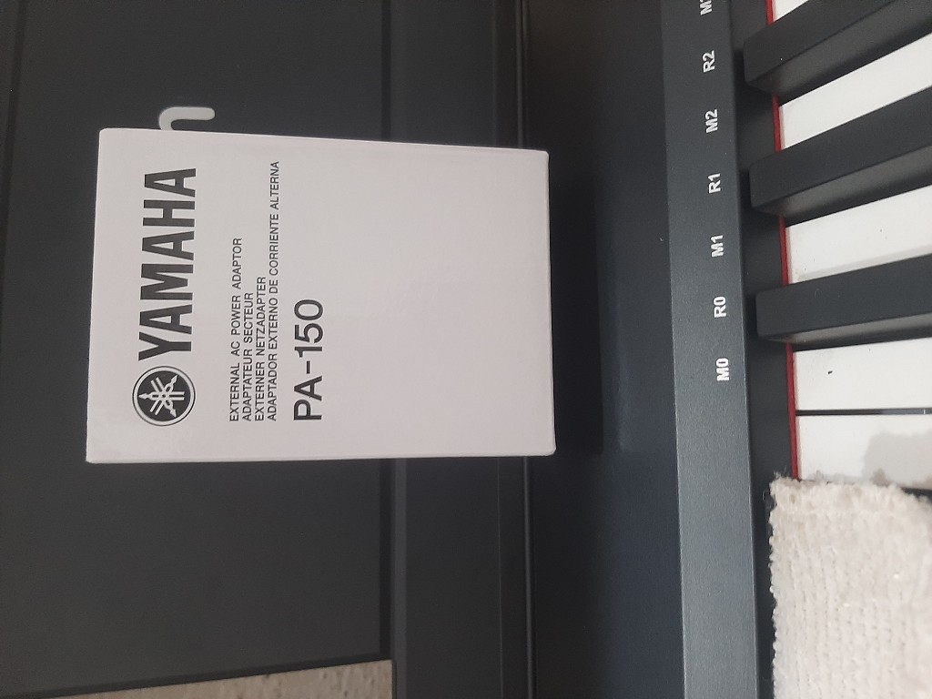Yamaha PA-150 adaptador negro
