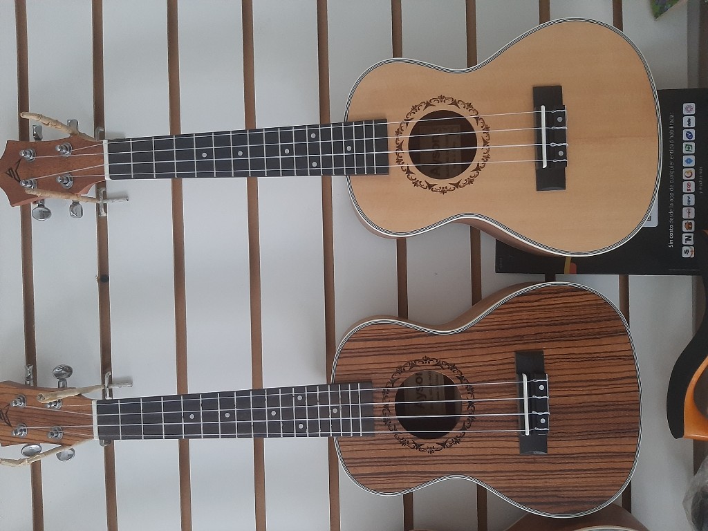 Ukelele de madera