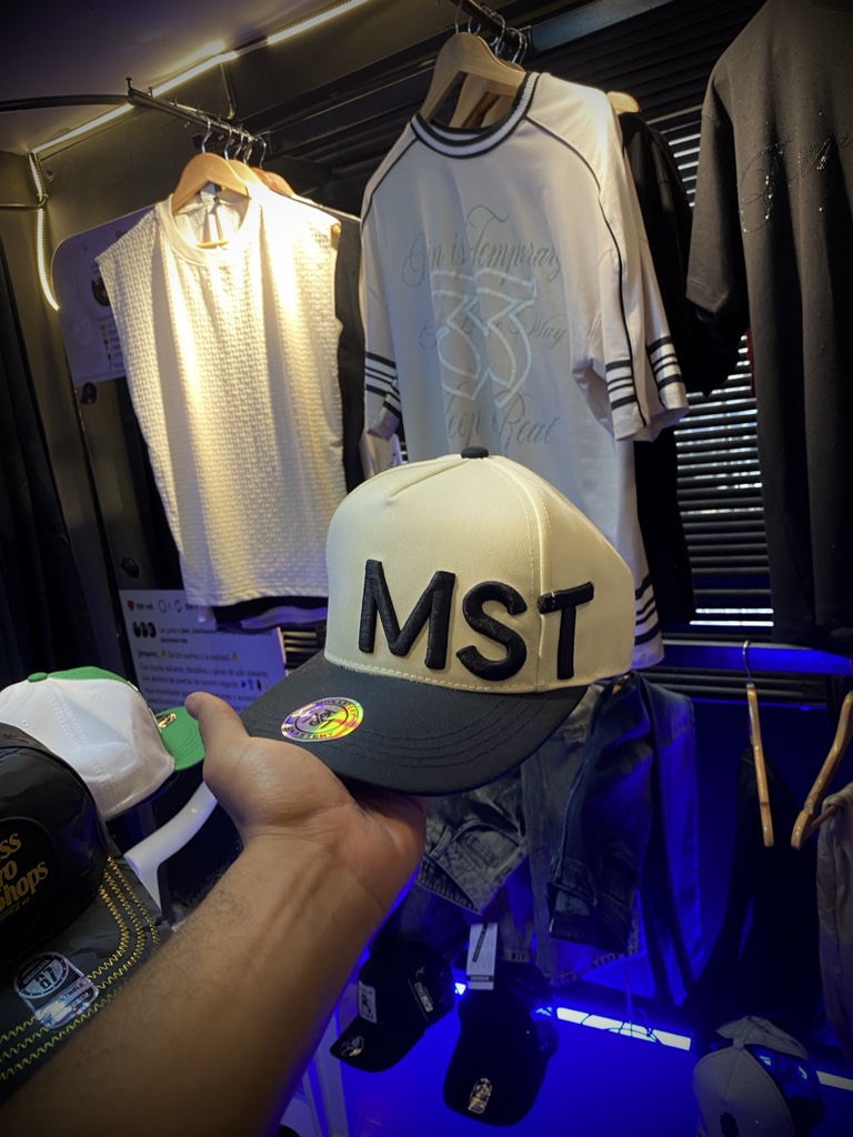 Gorra MST beige y negra