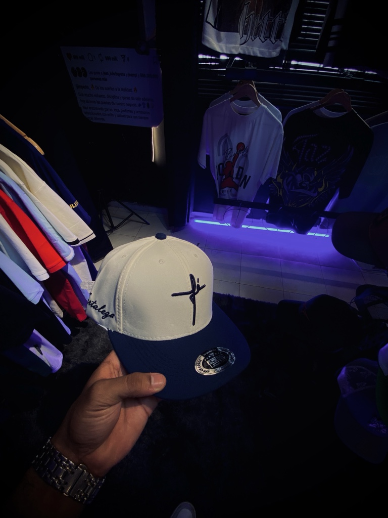 Gorra FÉ blanca y azul