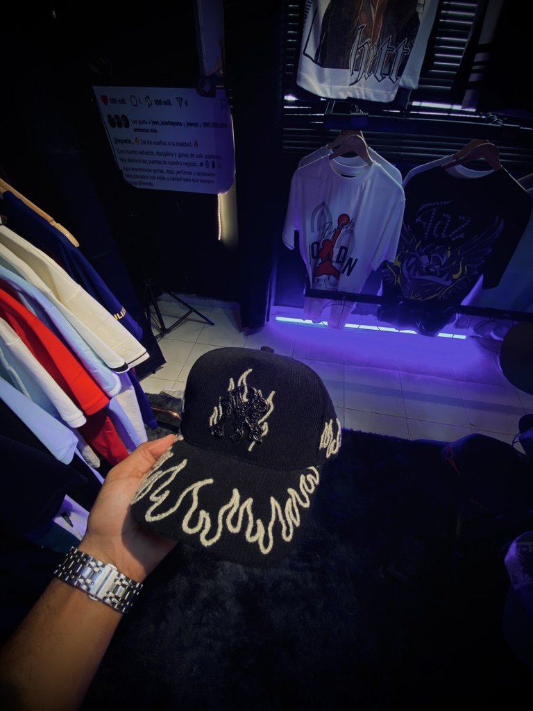 Gorra negra bordada beish