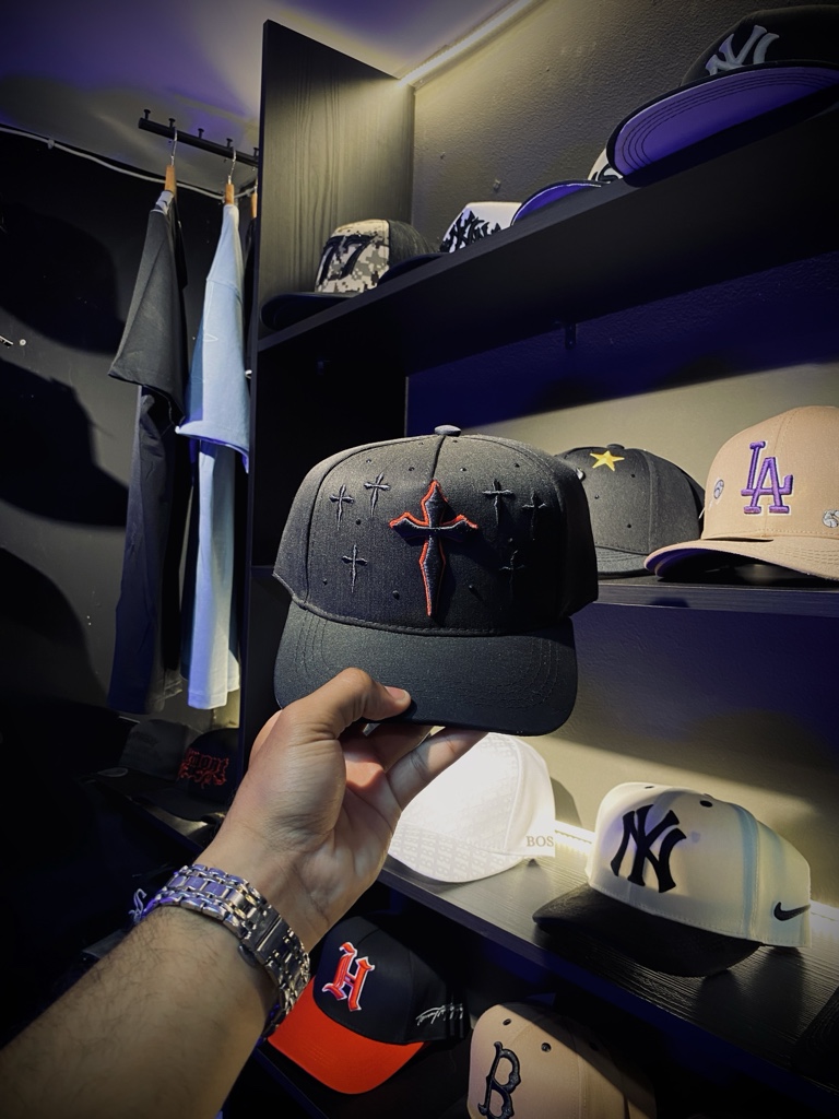 Gorra negra cruz