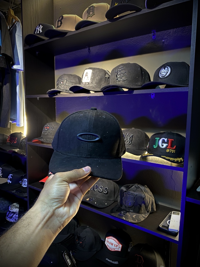 Gorra negra Oakley