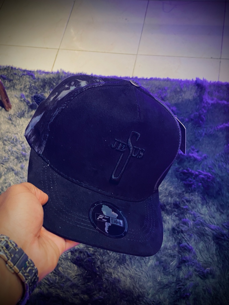 Gorra negra de Jesús en gamuza