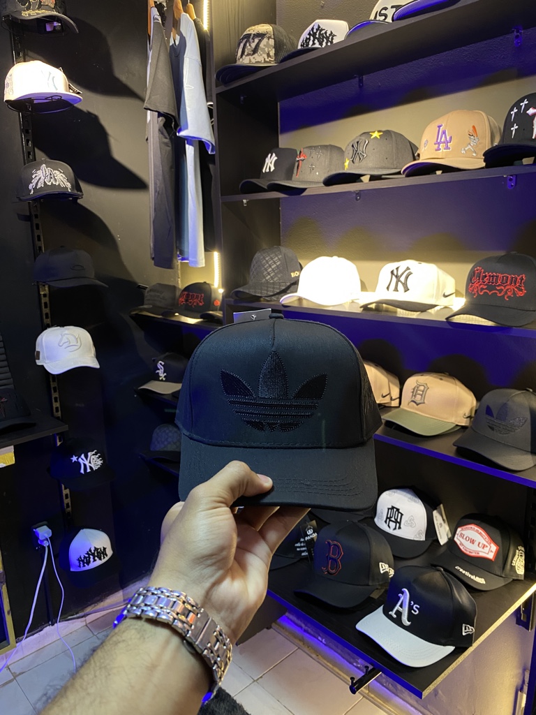 Gorra Adidas negra
