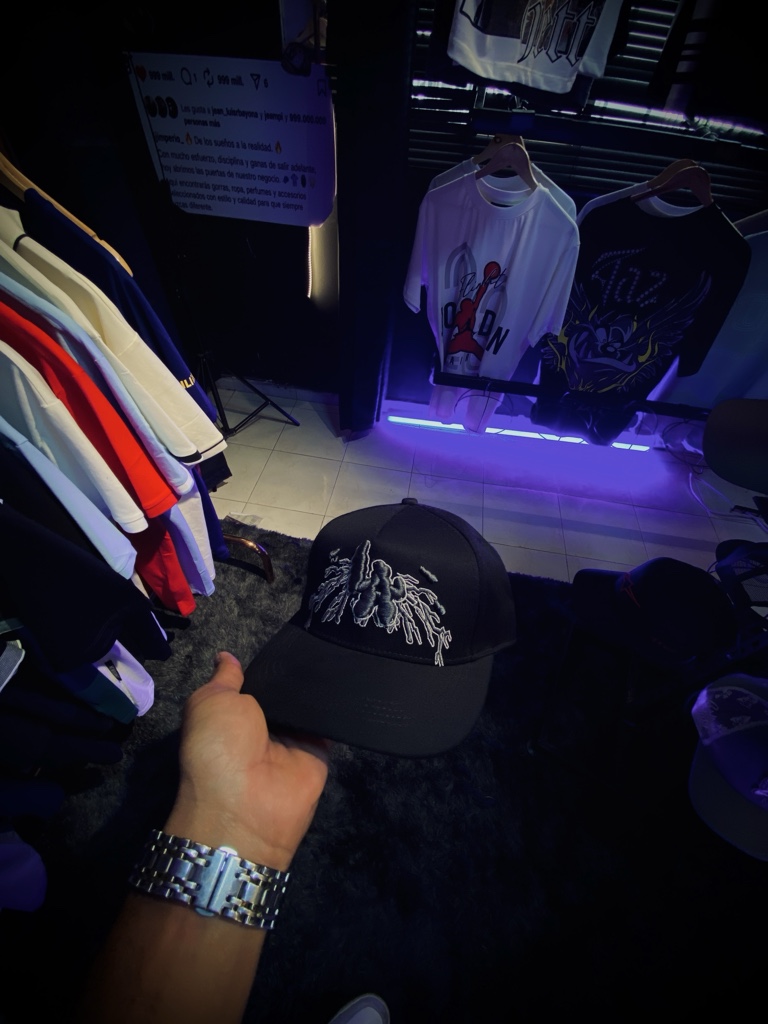 Gorra LA negra bordada