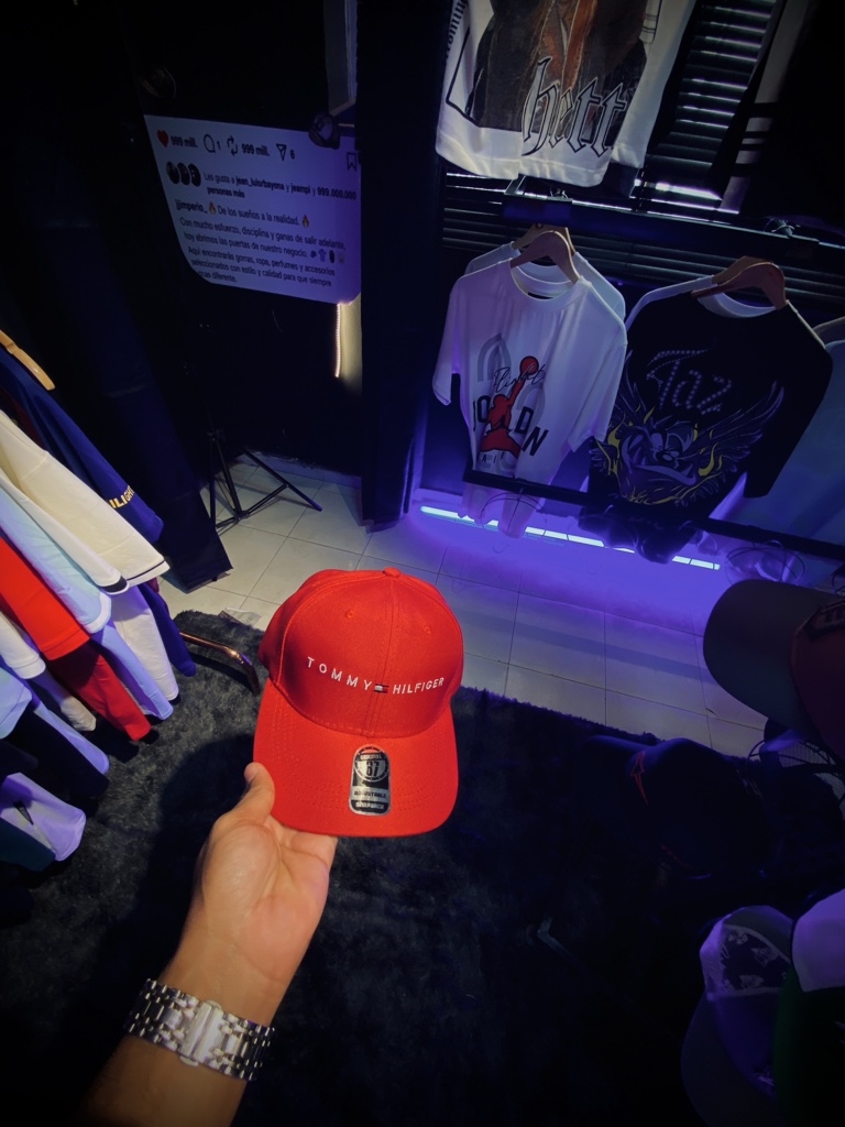 Tommy Hilfiger roja