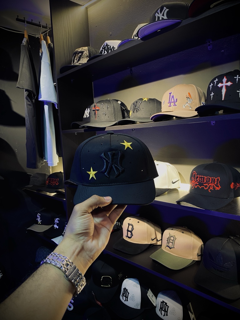 Gorra negra NY brillante