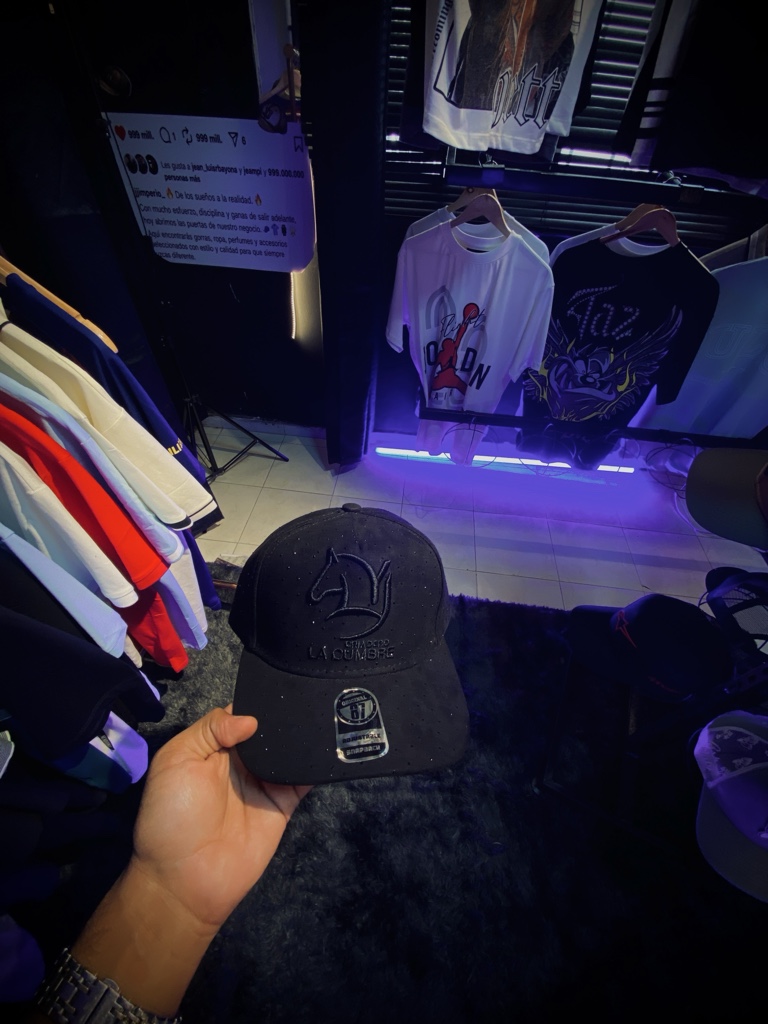 Gorra negra La Cumbre brillante