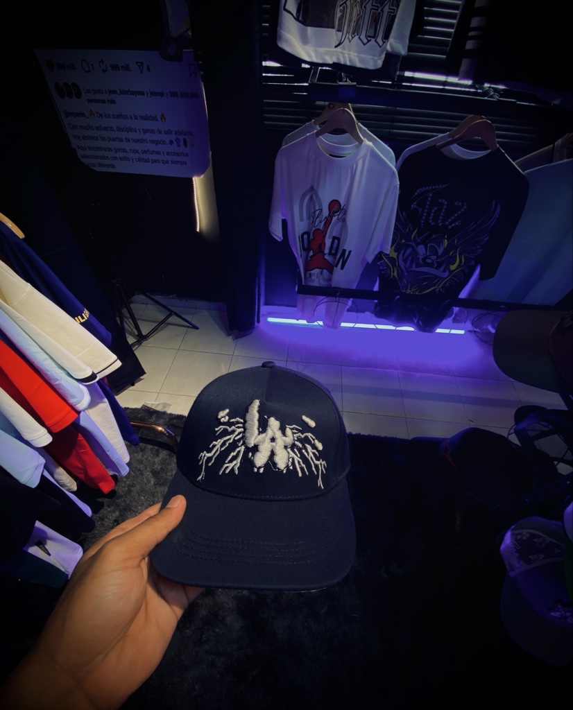 Gorra LA azul oscuro bordada