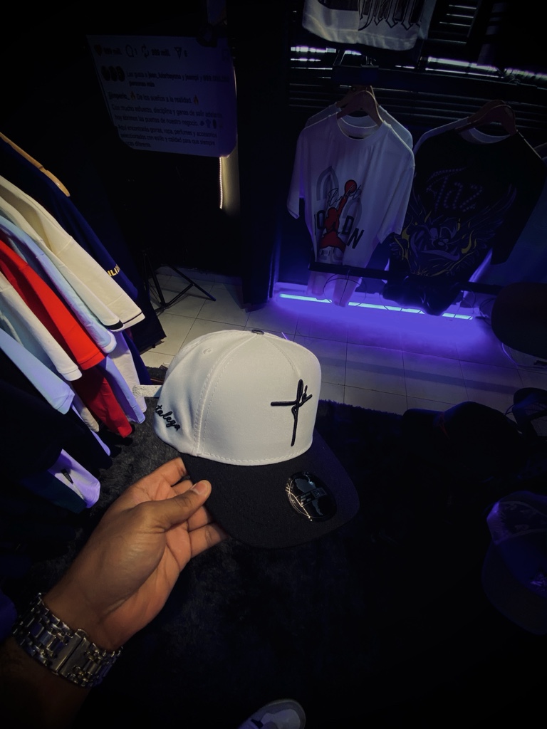 Gorra FÉ blanca y negra