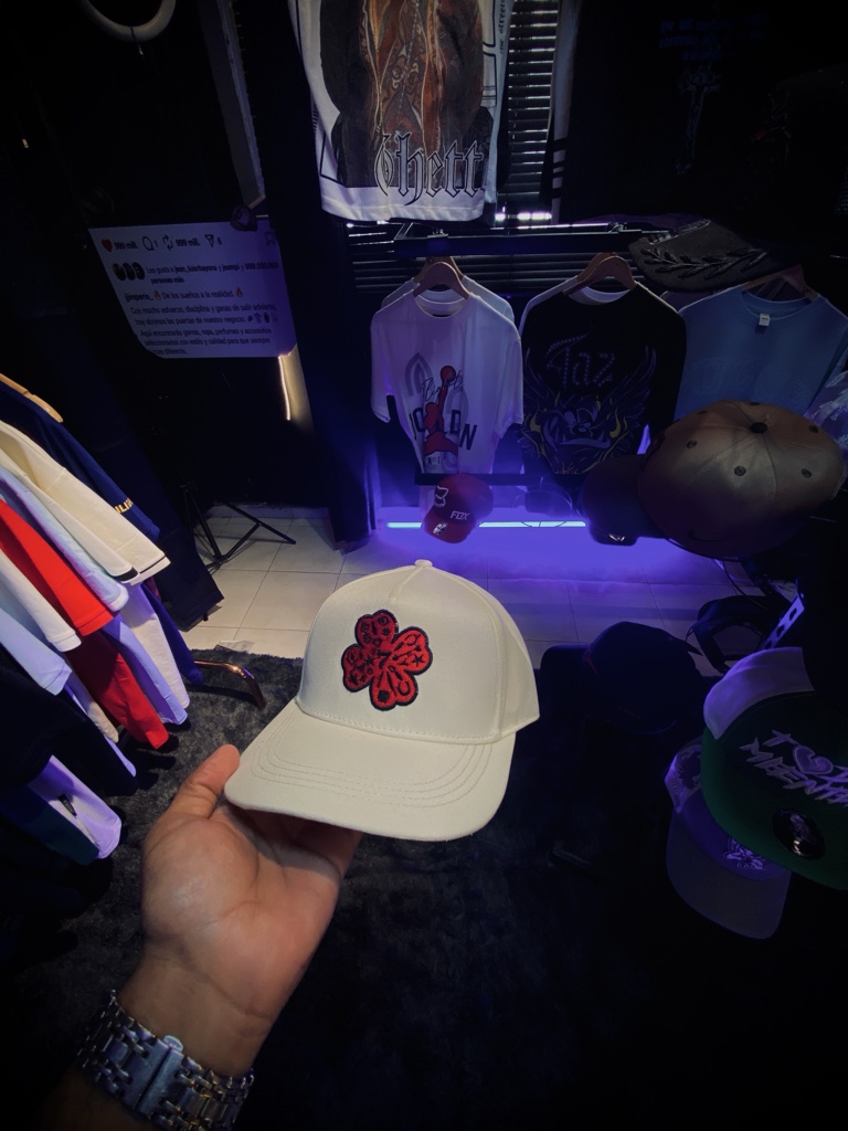 Gorra blanca floral