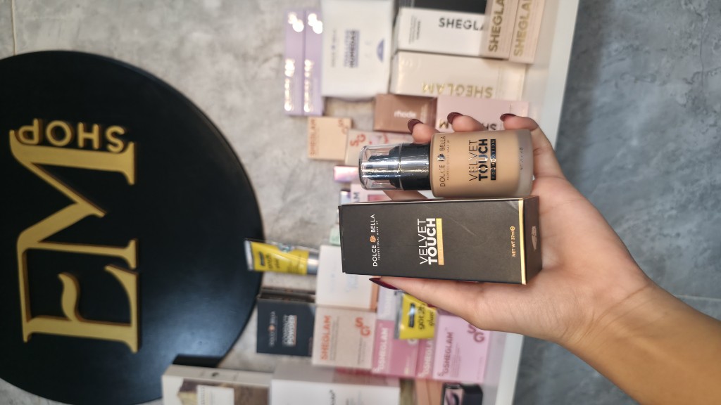 Base Velvet Touch Foundation Dolce Bella