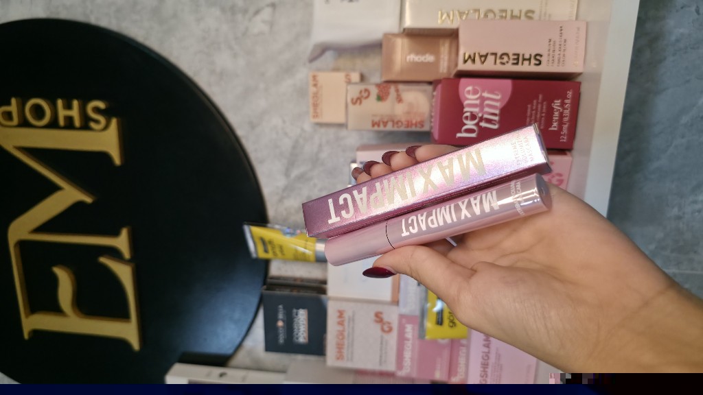 Extremo Voluminizing Mascara Max Impact