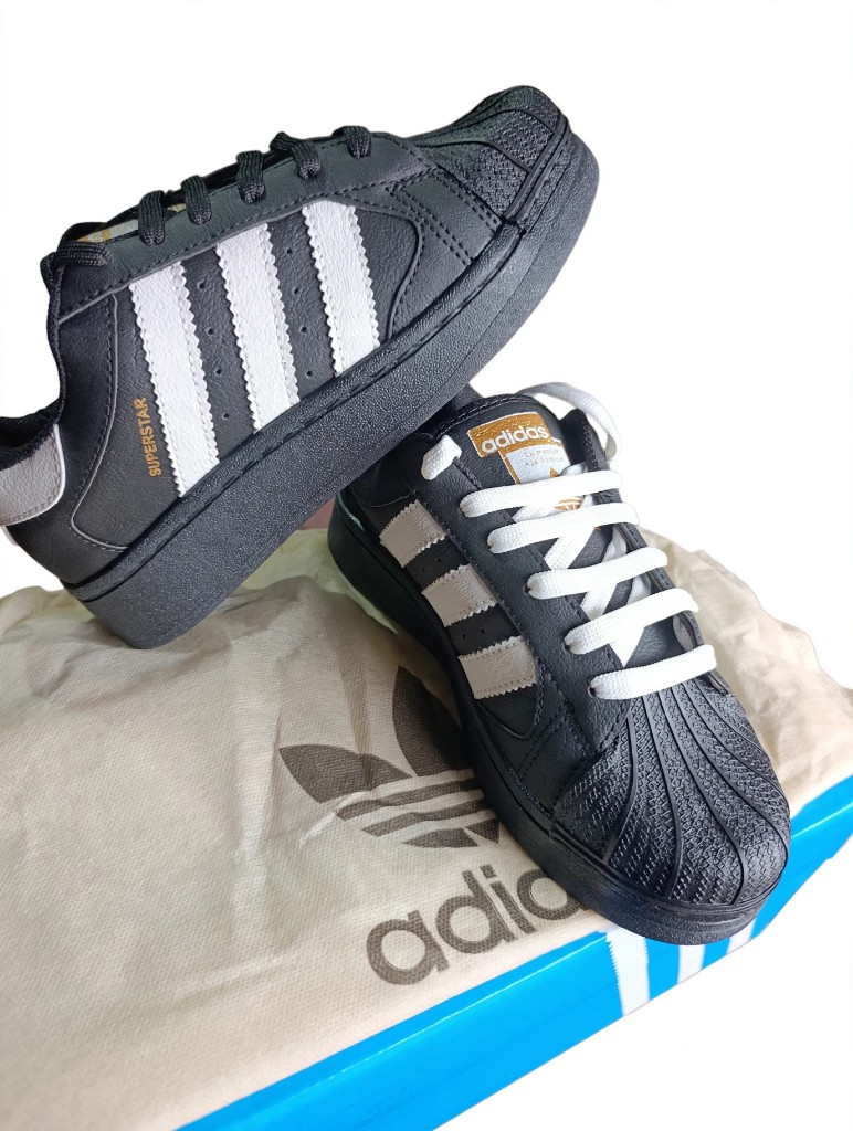 Adidas Super Star negras. Talle 37/38