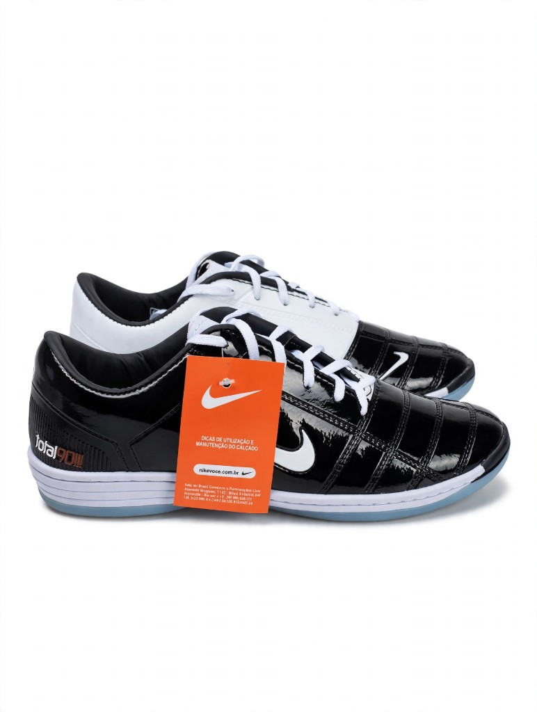 Botines Fútbol 6, Nike Total90 negras. Talle 39