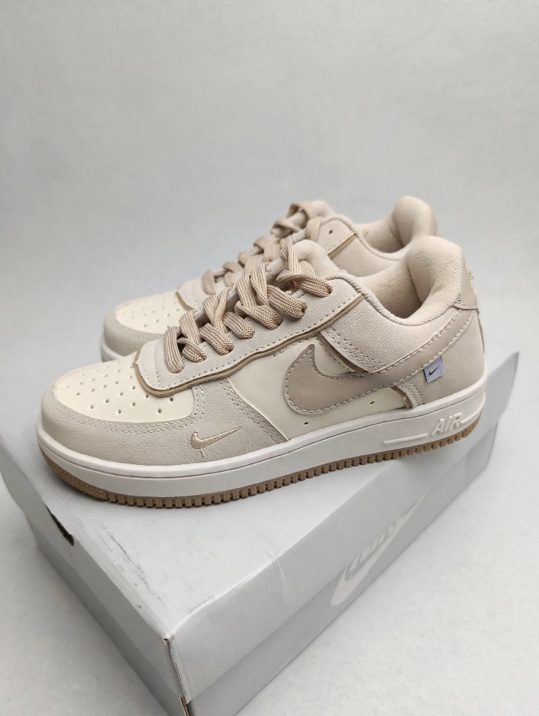 Nike Air beige urbano. Talle 36/37