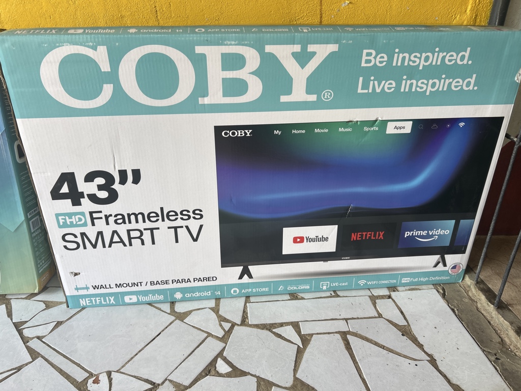 COBY Smart TV 43"