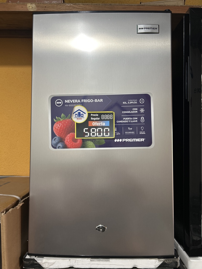 Premier refrigeradora plateada mini bar