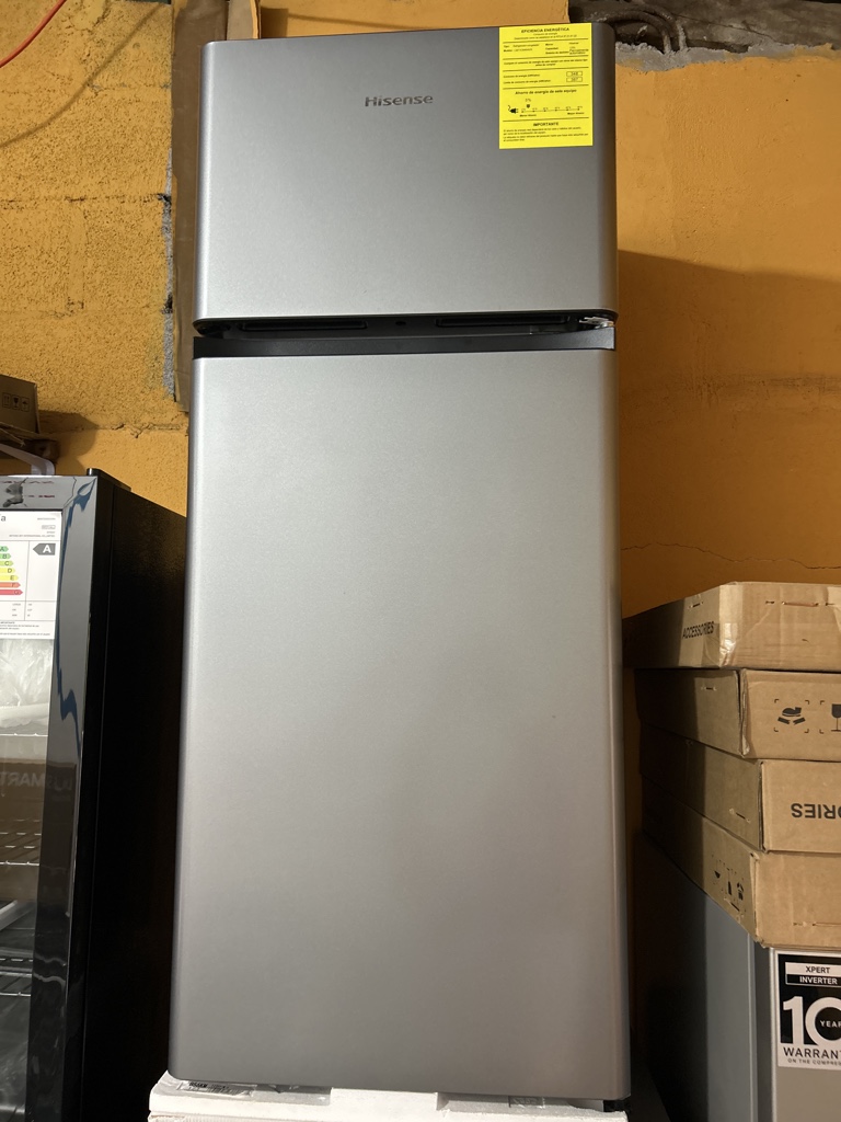 Hisense refrigeradora gris 5 pie