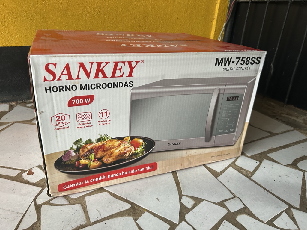 Sankey microondas 20L