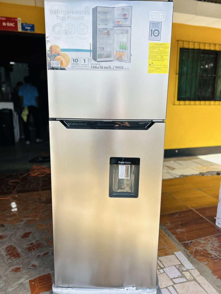 Black+Decker refrigeradora inox
