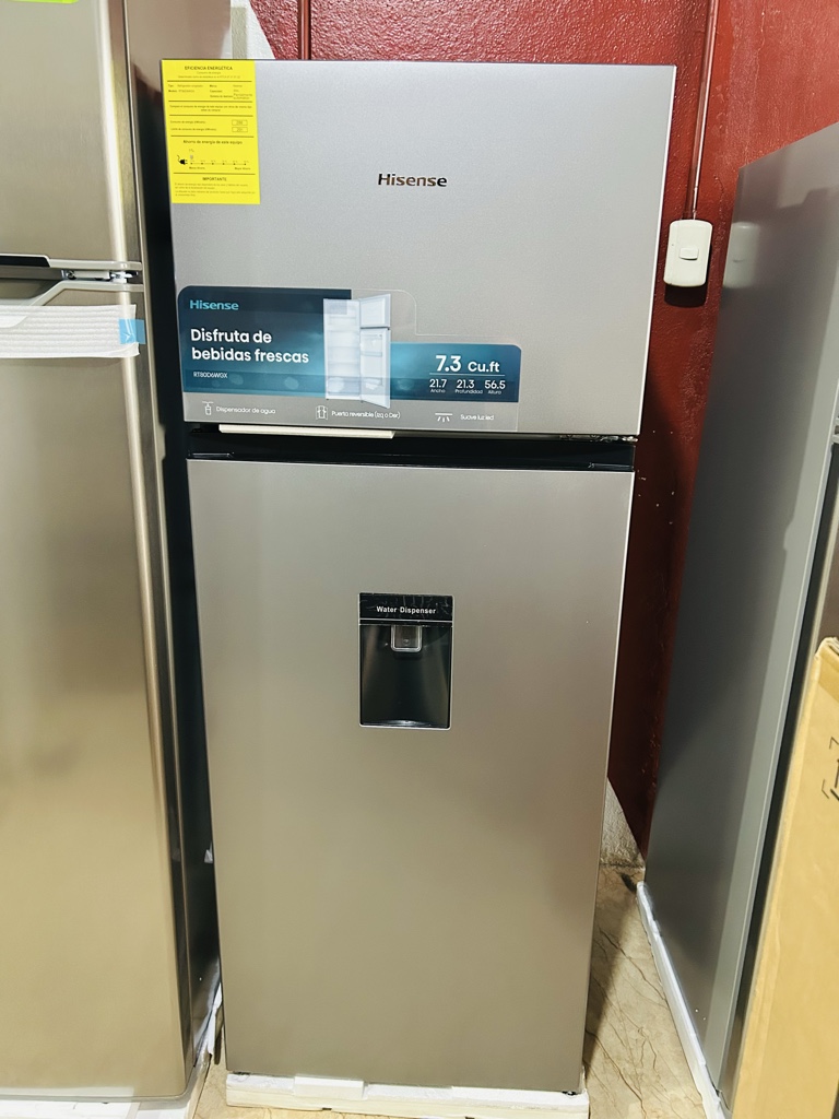 Hisense refrigeradora plateada Rt80