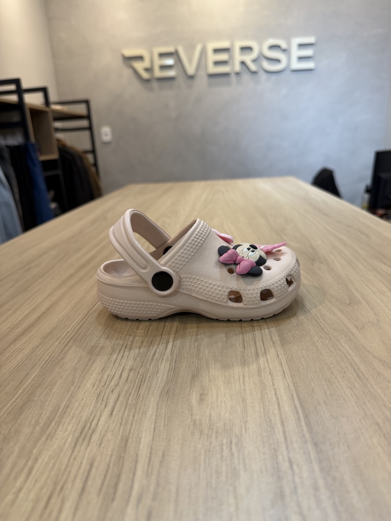 Sandália crocs infantil nude