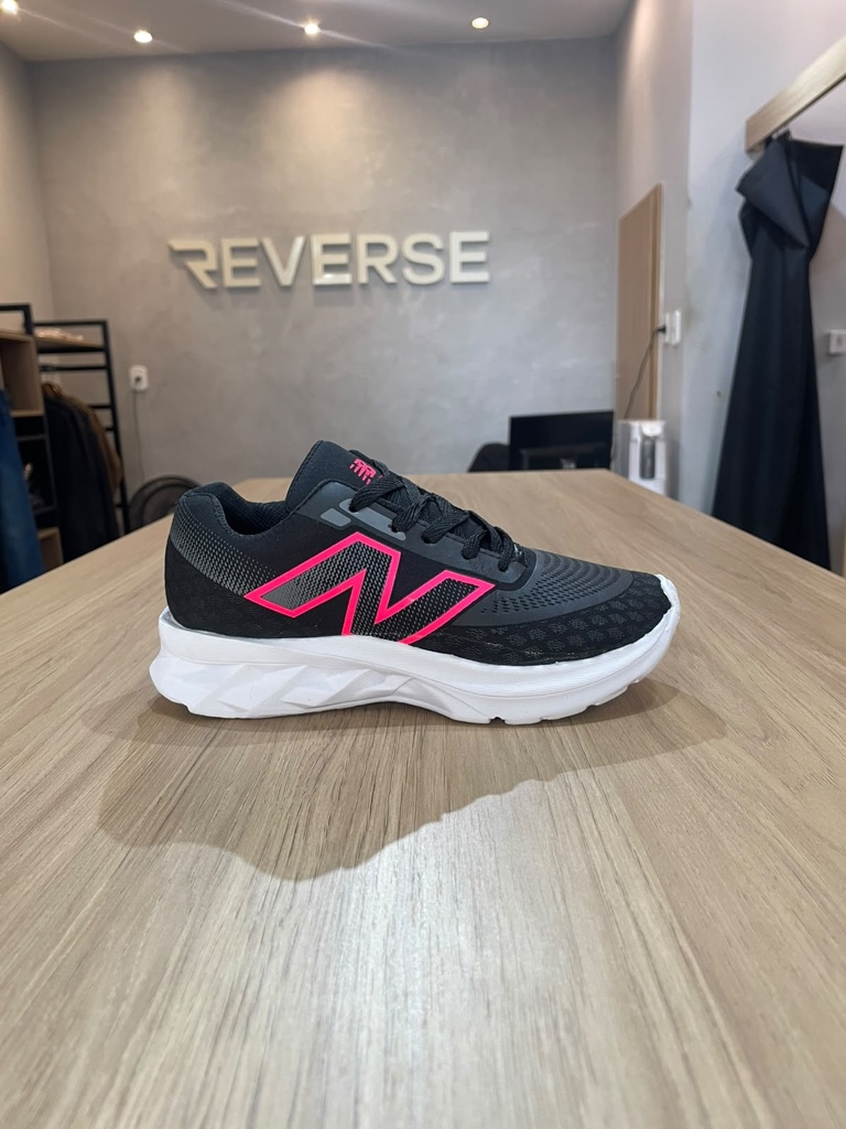 New balance preto rosa