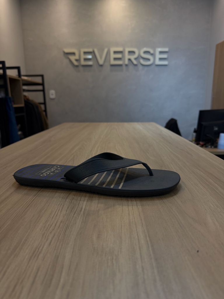 chinelo preto