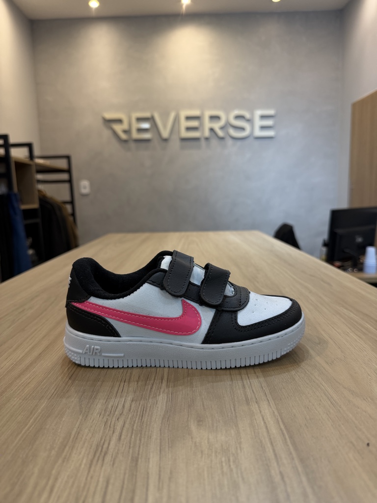 Nike Air preto e rosa infantil