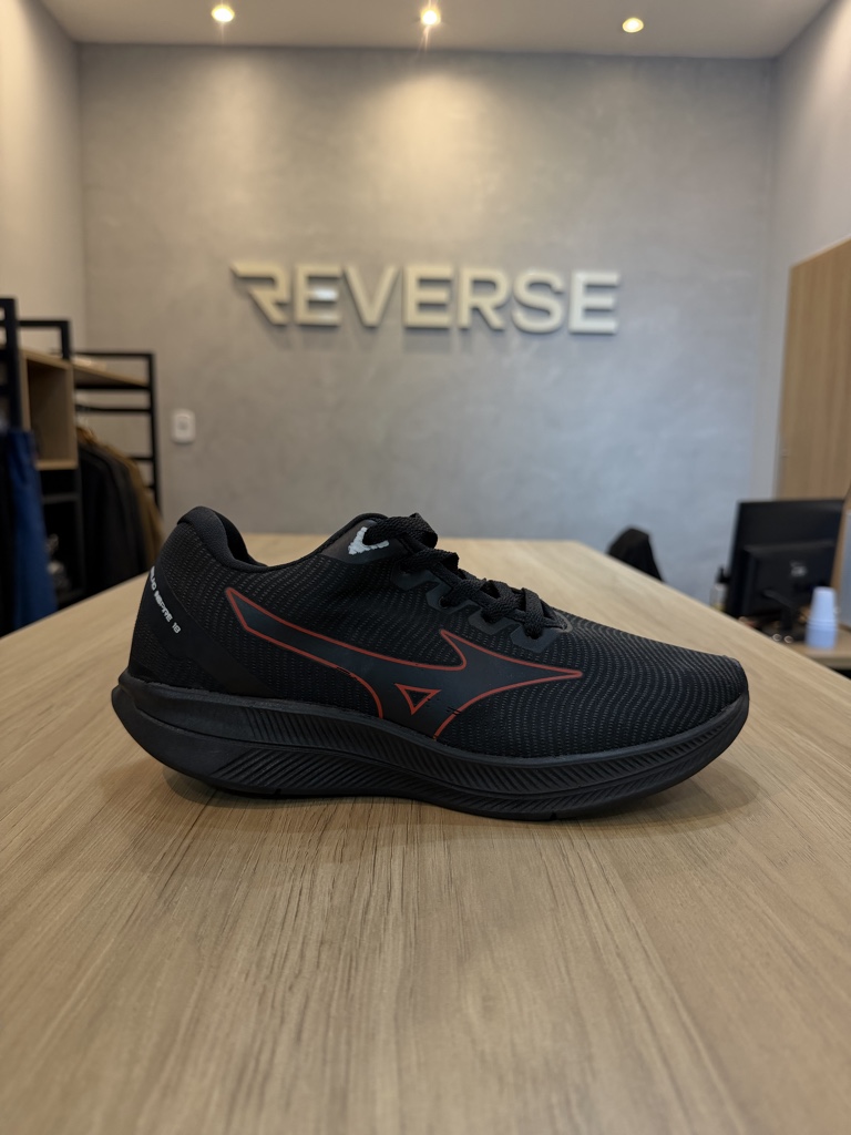 Mizuno tênis preto vermelho