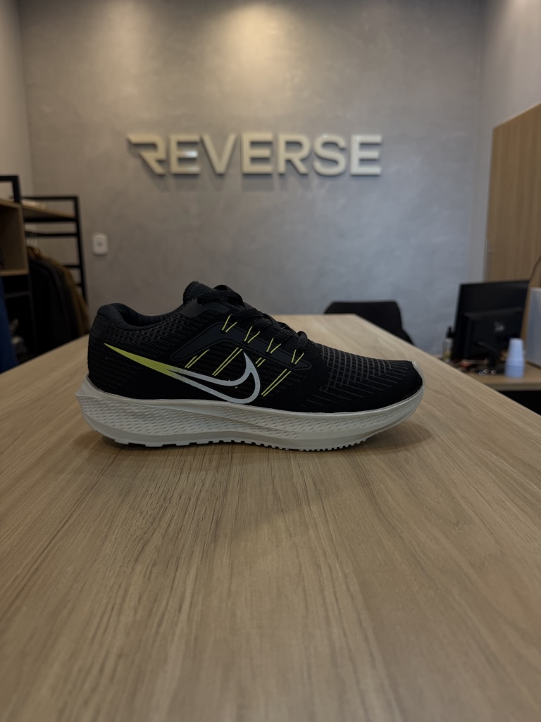 Nike preto e amarelo