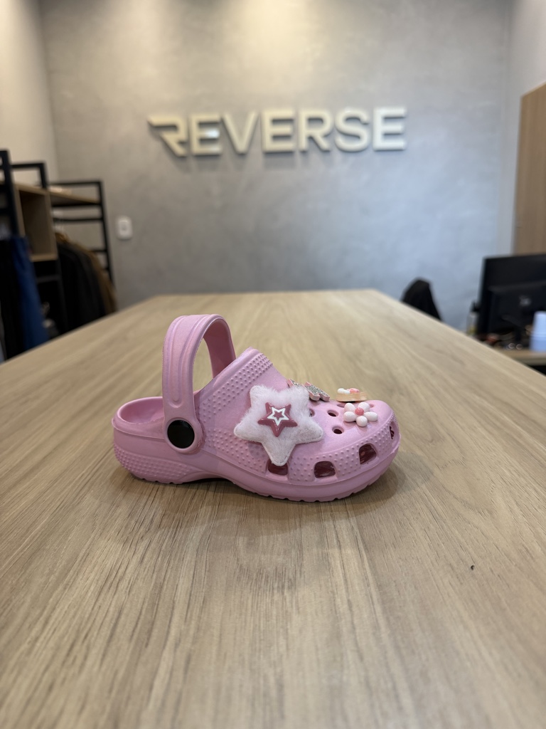 Sandalia crocs rosa infantil