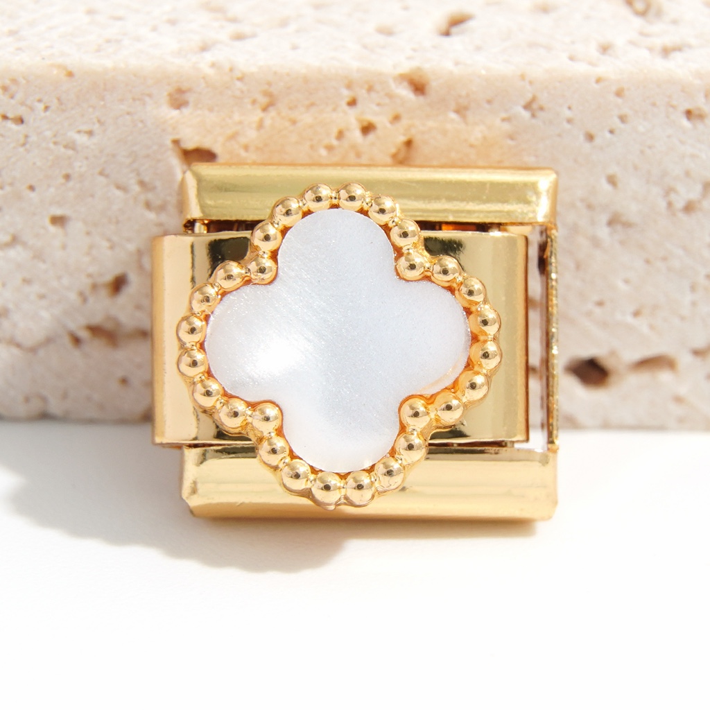 Charm Trébol Blanco