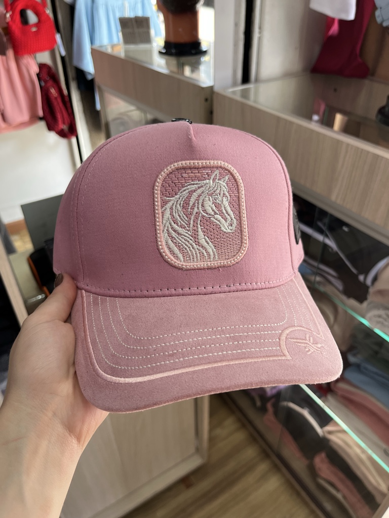 Gorra rosada bordada caballo