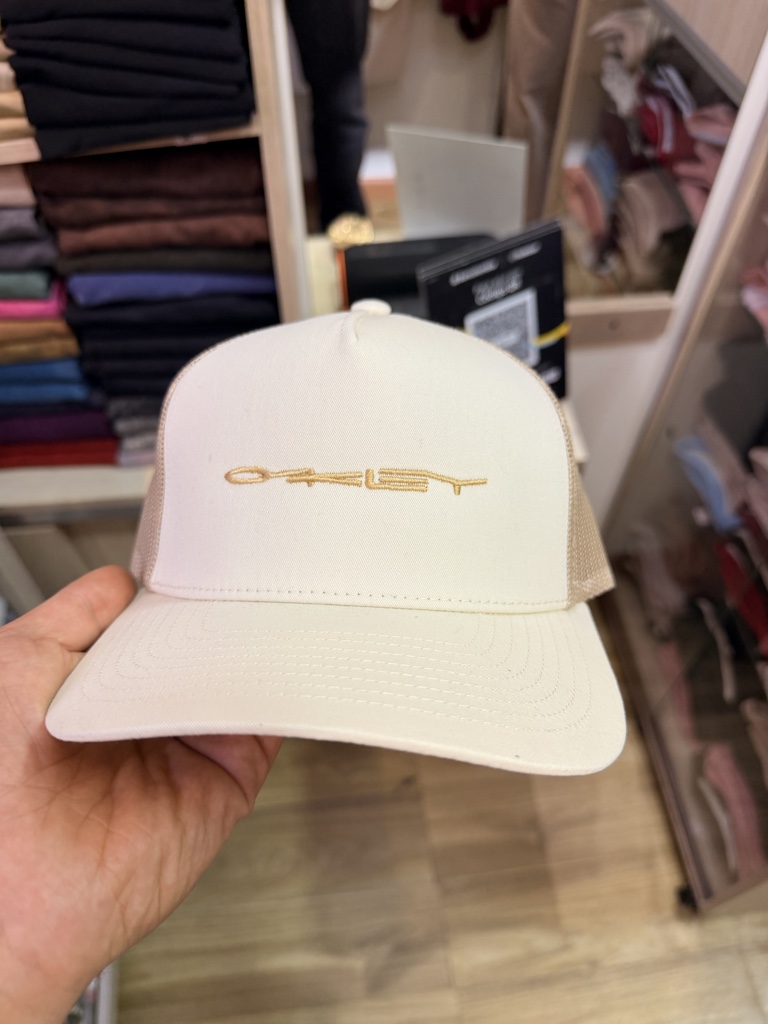 Gorra oakley crema